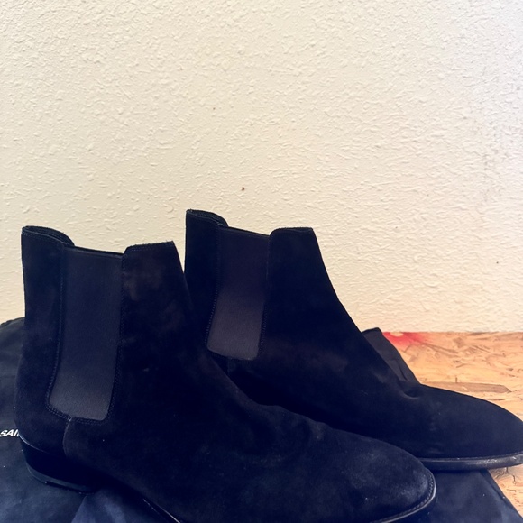 Saint Laurent Wyatt Chelsea Boots in Black Suede